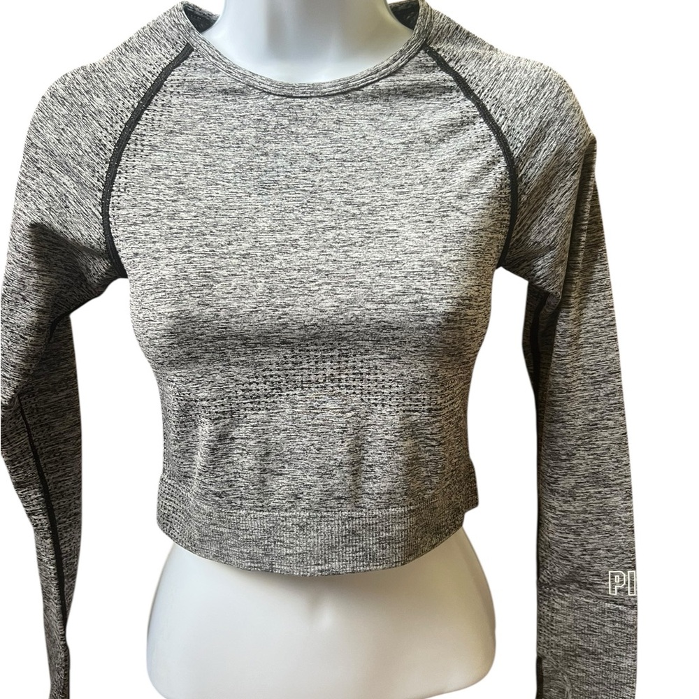 PINK Victoria’s Secret Black Seamless Long Sleeve Cropped Workout Top Medium